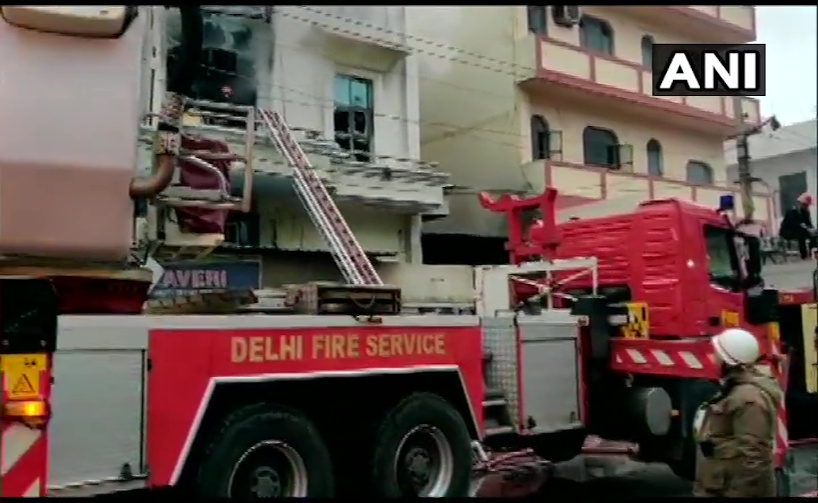 fire at delhi patpadganj, one dead