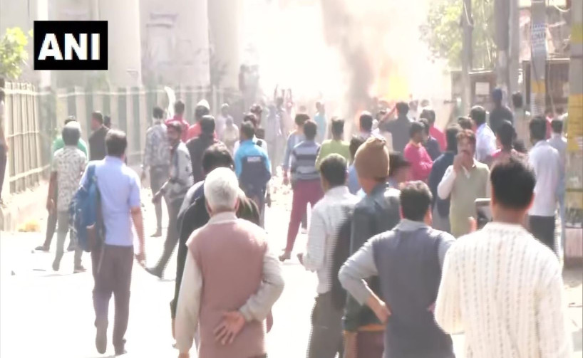 clashes between two groups over caa in northeast Delhi constable dies